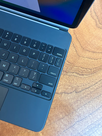 Magic / Smart Keyboard for iPad Pro 11-inch (4th & 3rd generation) and iPad Air (5th & 4th generation)